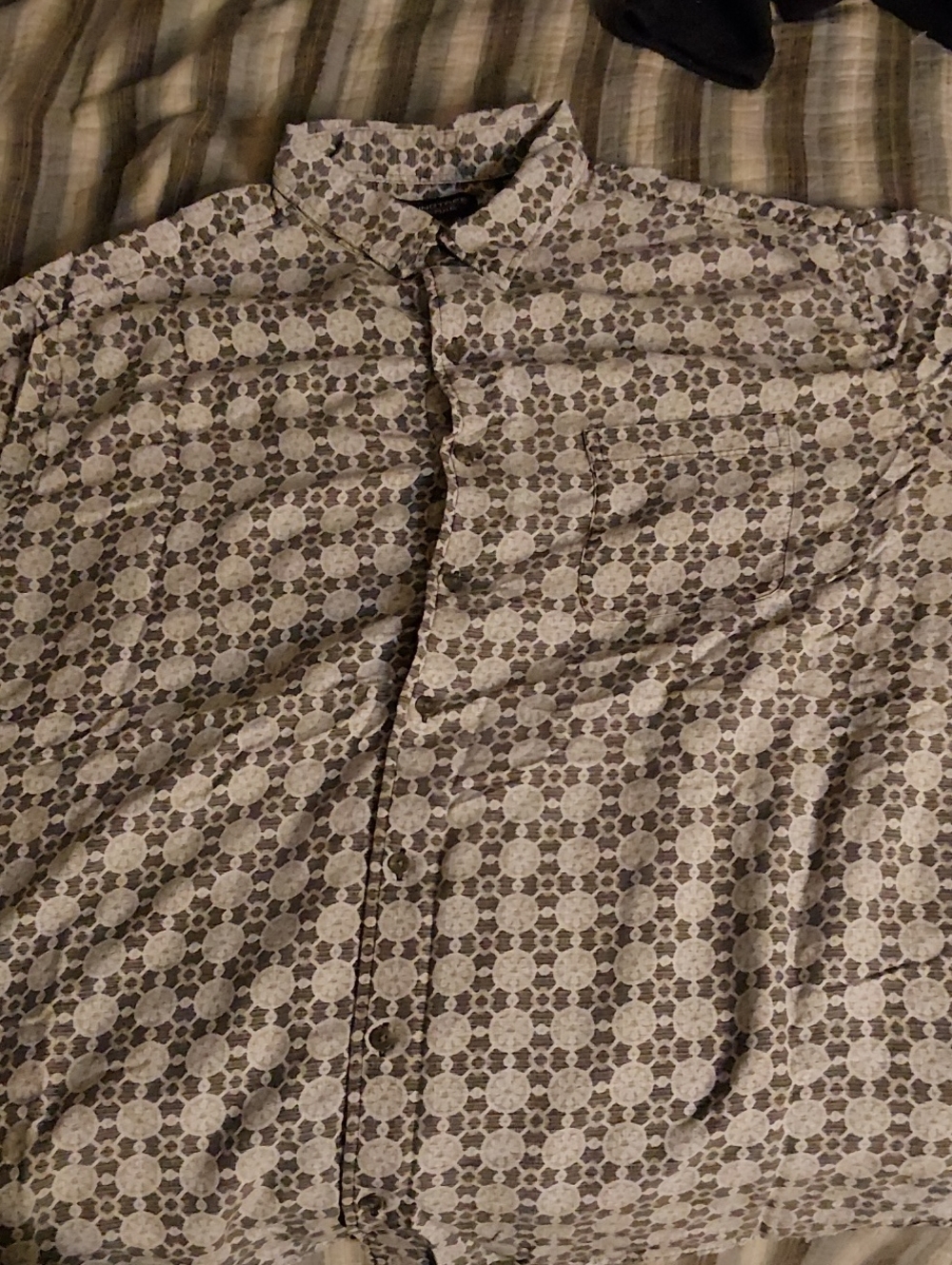 Roundtree & Yorke Beige and Brown Geometric Button-Down Shirt